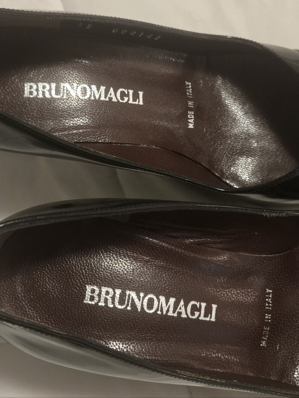 Bruno Magli Black Pumps with Cream Stripe Accents - Picture 4 of 10